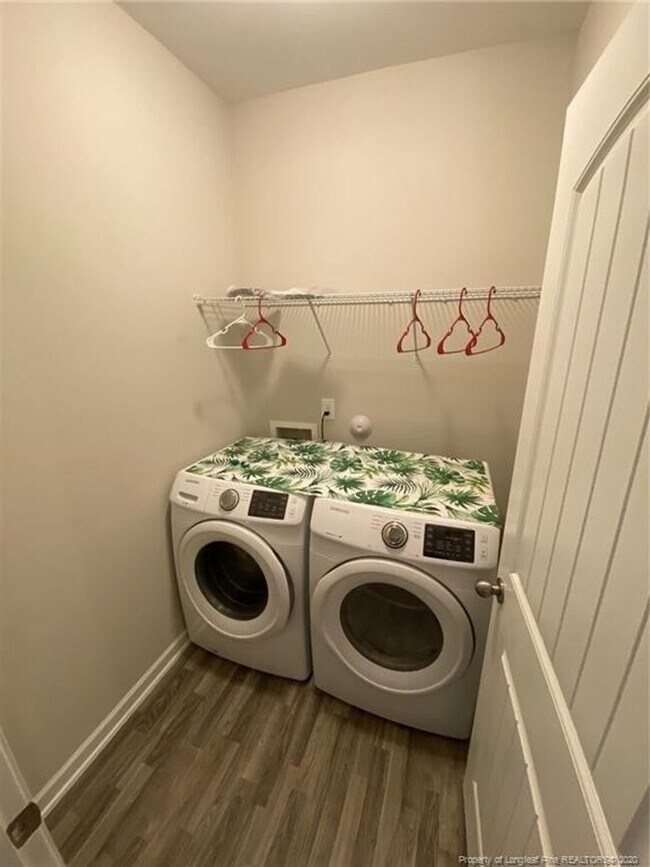 Foto del edificio - HAYESBURY TOWNES