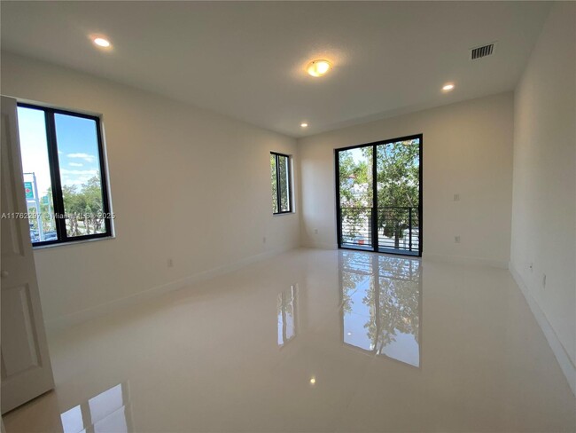 Foto del edificio - 2434 SW 145th Pl