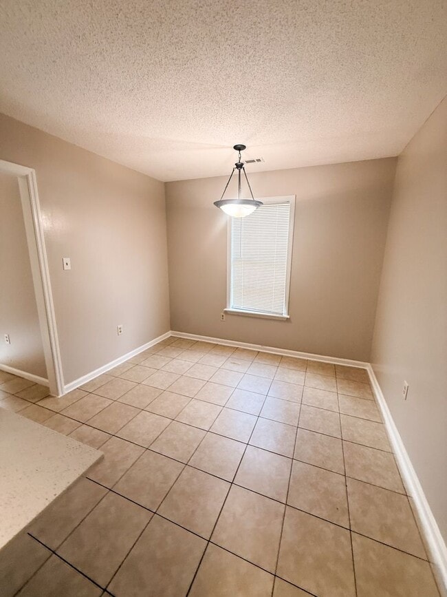 Building Photo - 3 Bedroom, 2 Bath Home in Valdosta