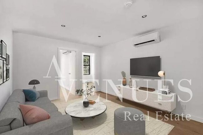 Foto del edificio - 3 bedroom in RIDGEWOOD NY 11385