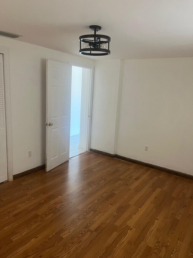 Foto del edificio - 3416 Bainbridge Dr