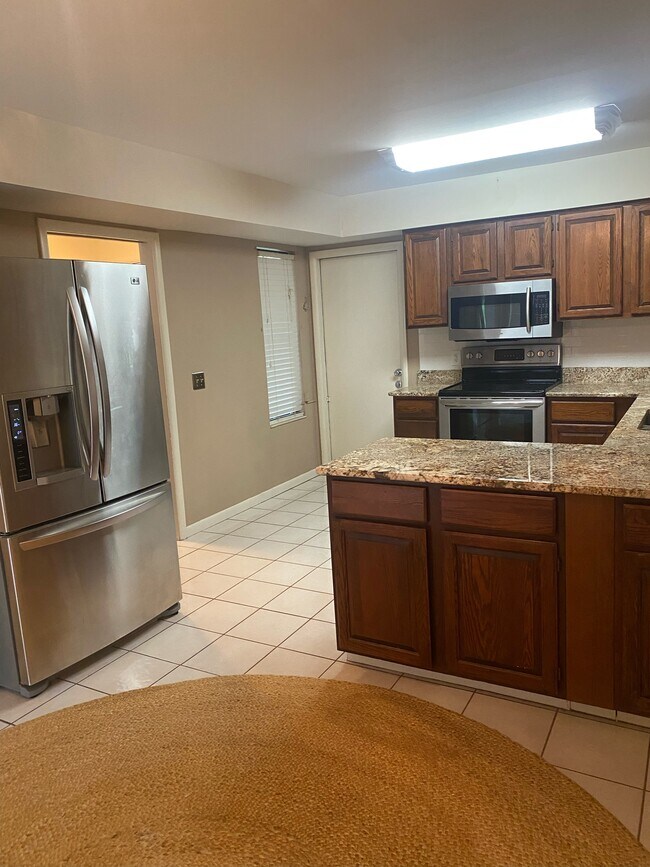 Building Photo - 32 Rolling Hills Dr