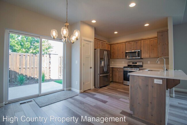 Building Photo - 3 br, 2 bath House - 2911 NW Hemlock Lane