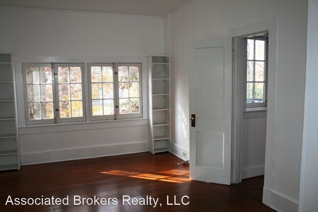 Building Photo - 4 br, 2.5 bath House - 106 Oakhurst Circle