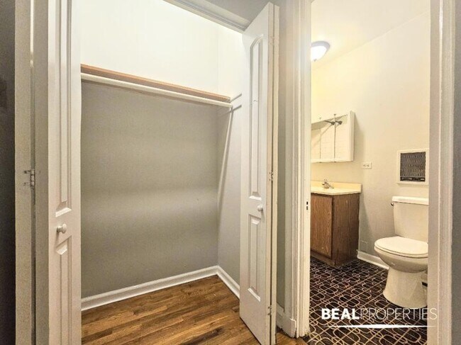 Building Photo - 1 bedroom in CHICAGO IL 60657
