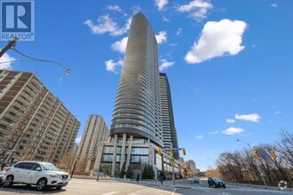 Building Photo - 585 Bloor St E