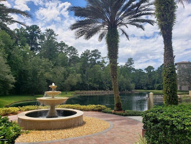 Foto del edificio - 945 Registry Blvd
