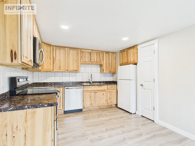 Foto del edificio - Beautifully Updated 2-Bedroom Home with Ga...