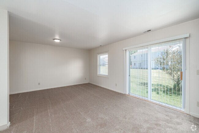 3 habitaciones, 1,5 baños - 1296 pies cuadrados - Sala de estar - Pleasant Creek Meadows