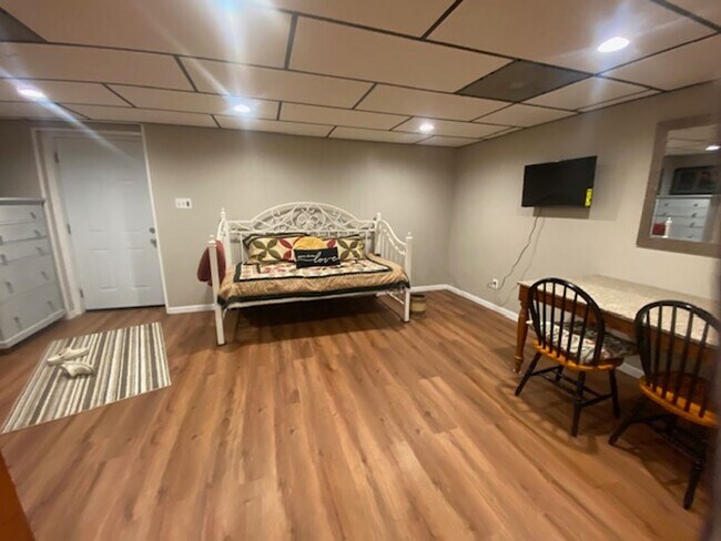 Foto del edificio - West Knoxville 37909 - Fully furnished Roo...