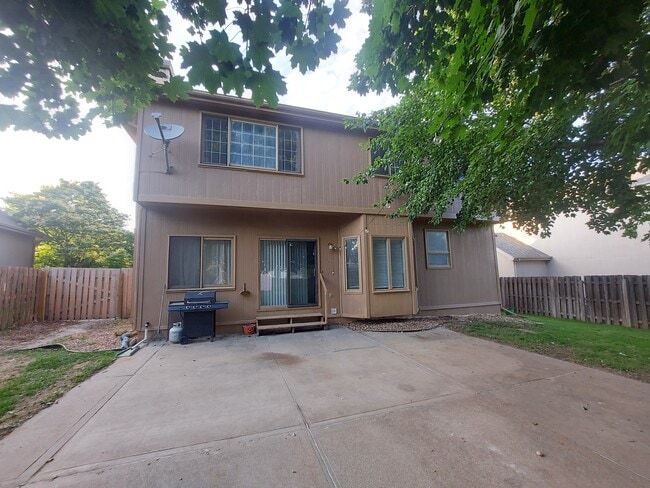 Building Photo - 17315 Pine Cir