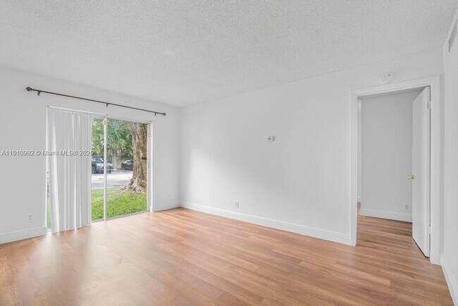 Foto del edificio - 4525 Treehouse Ln