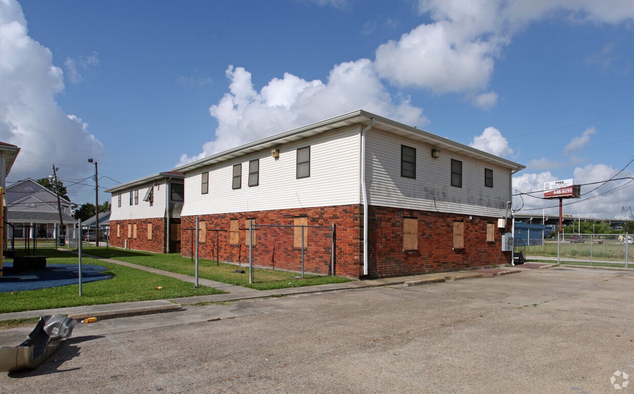 Primary Photo - 1524-1536 Hendee St