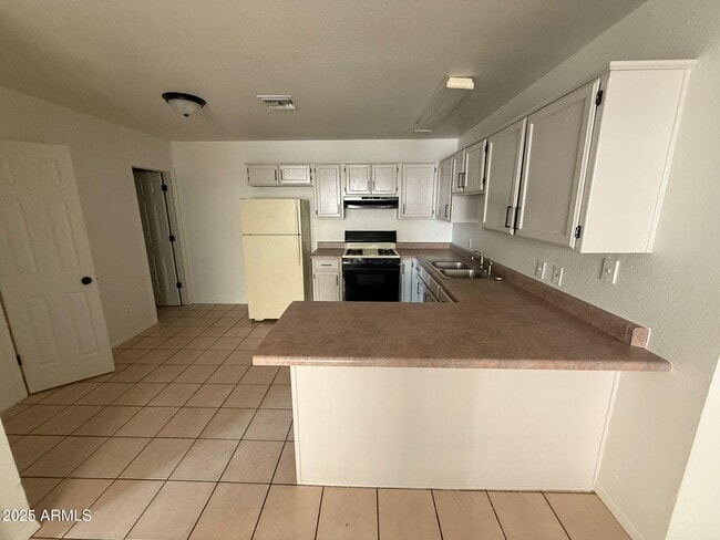 Building Photo - 712 E 17th St