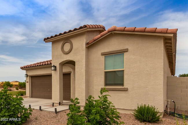 Building Photo - 1610 E Jardin Pl