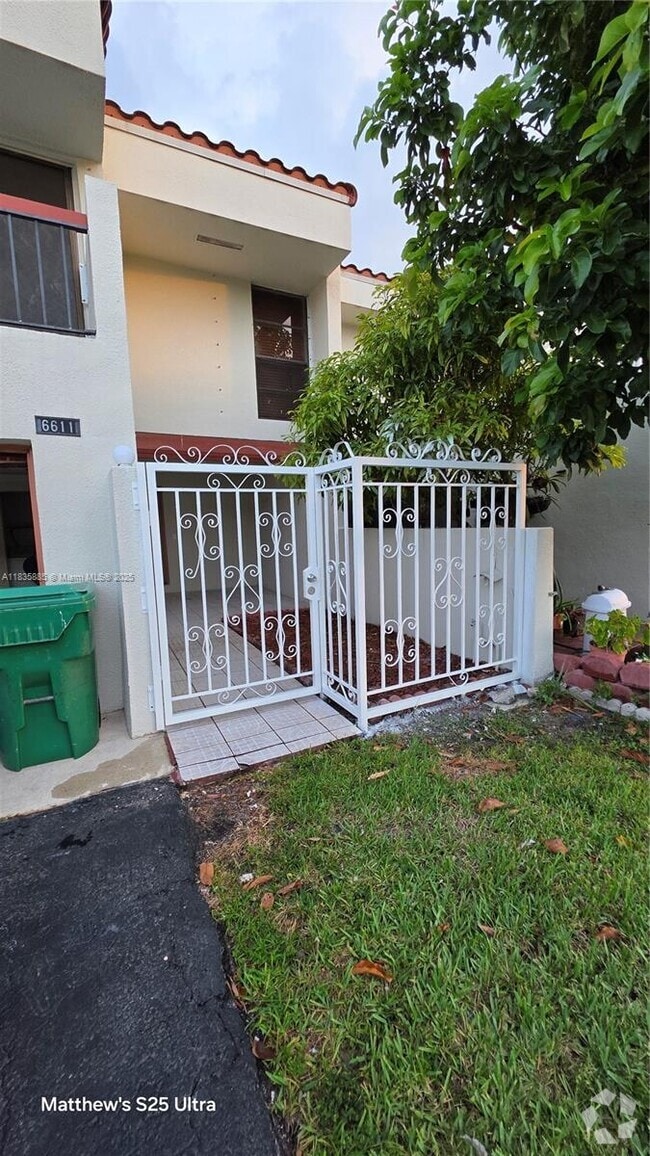 Building Photo - 6611 Racquet Club Dr