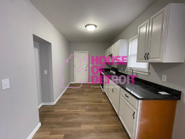 Foto del edificio - 5 BEDROOM 2 BATH | FREE PRE SCREEN | SD PA...