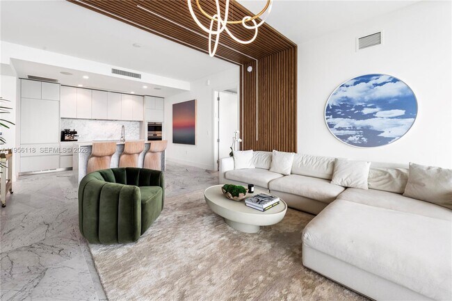 Foto del edificio - 5775 Collins Ave