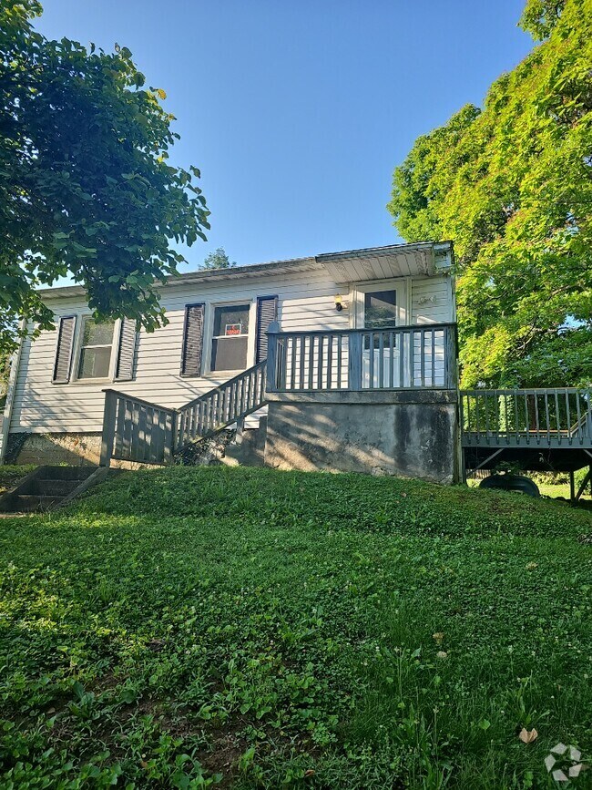 Wasena Apartments for Rent with Hardwood Floors Roanoke, VA 6