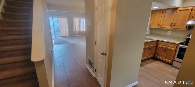 Foto del edificio - 166 Old Brookfield Rd