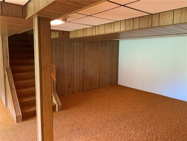 Foto del edificio - 20 Pine Hill Dr