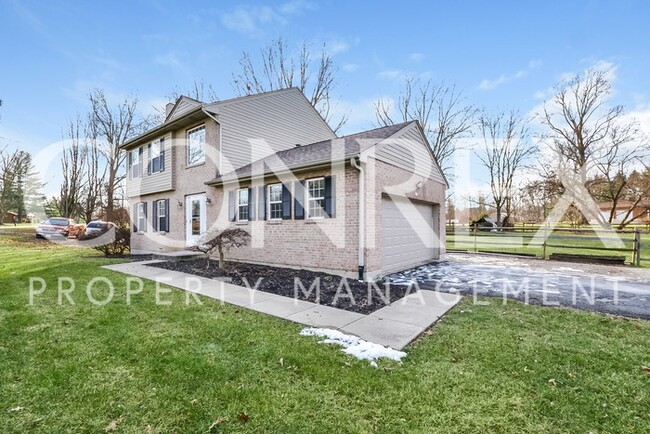 Building Photo - Gorgeous 3 Bedroom Home with Fenced Backyard!