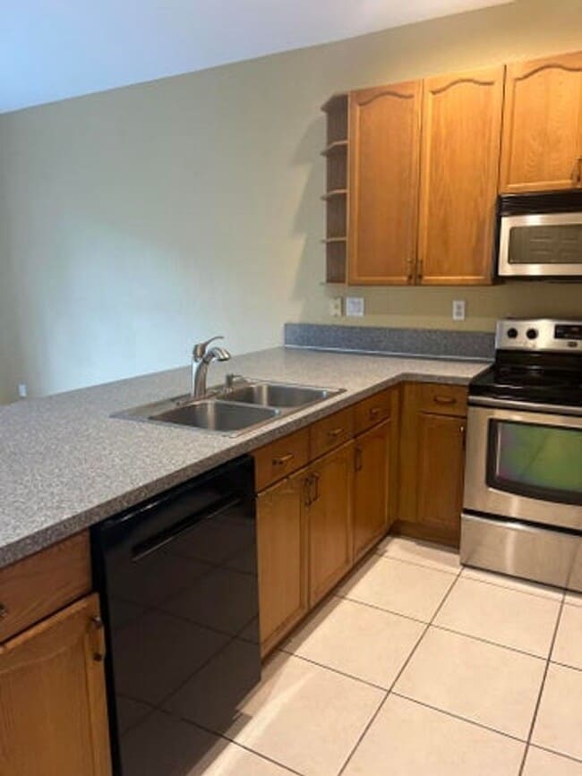 Foto del edificio - 4434 Lake Lucerne Cir