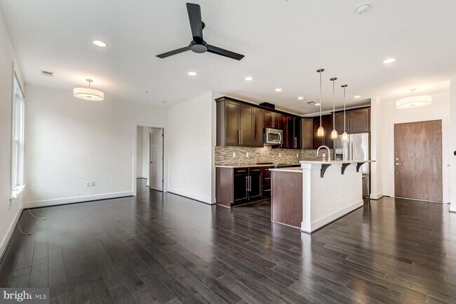 Foto del edificio - 1107 S Walter Reed Dr