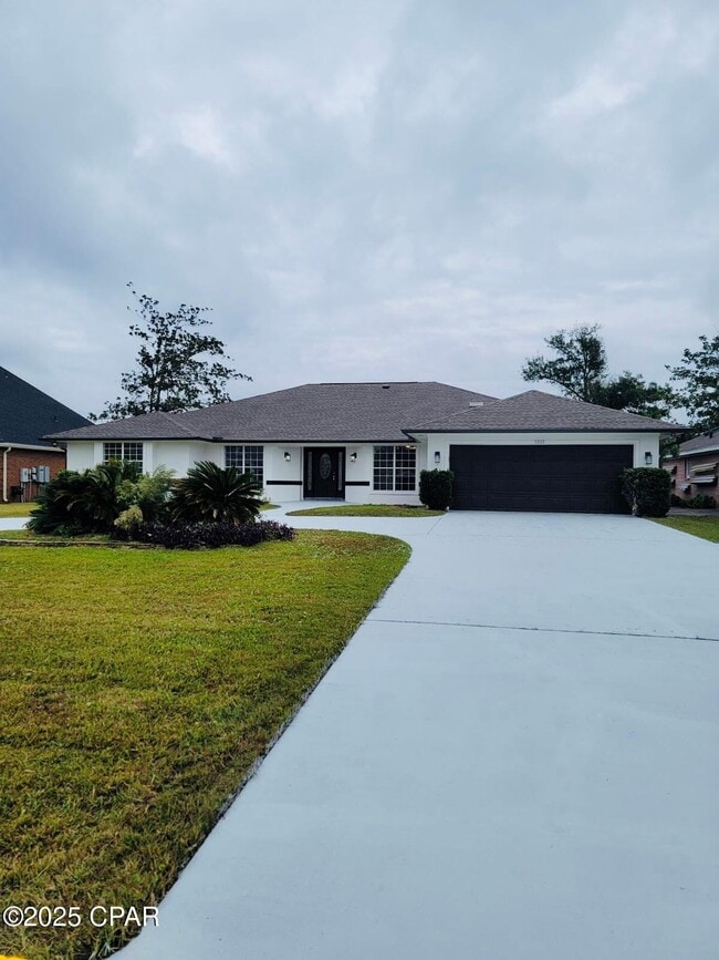 Building Photo - 3303 Country Club Dr