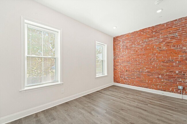 Foto del edificio - 2341 N College Ave