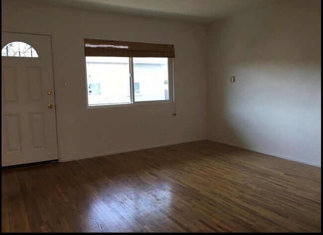 Foto del edificio - 4041 S Centinela Ave