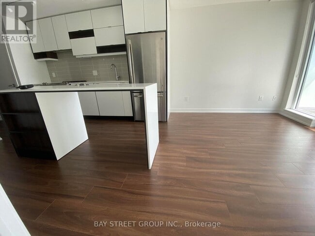 Photo du bâtiment - 4065 Confederation Pkwy