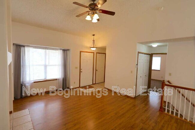 Building Photo - 5999 Pioneer Mesa Dr