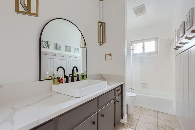 Foto del edificio - 9513 Braeburn Glen St