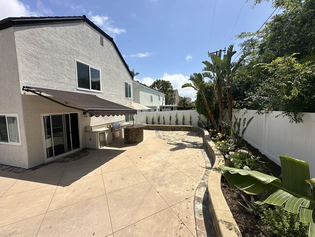 Foto del edificio - 2353 Littleton Cir
