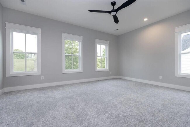 Foto del edificio - 633 Village Way