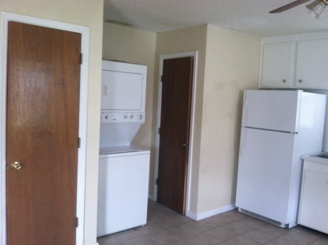 Washer/Dryer/ 1/2 bath door - 978 S Live Oak Dr