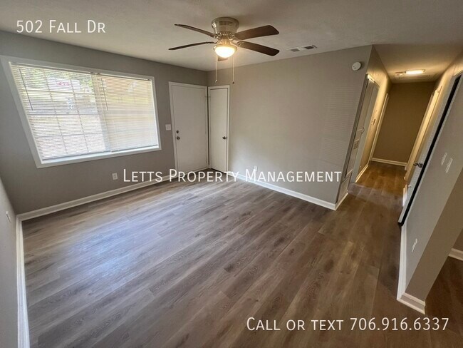 Building Photo - Quaint Brick Ranch newly Remodeled