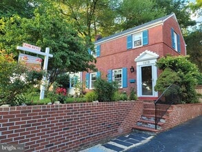 Building Photo - 1419 N Longfellow St