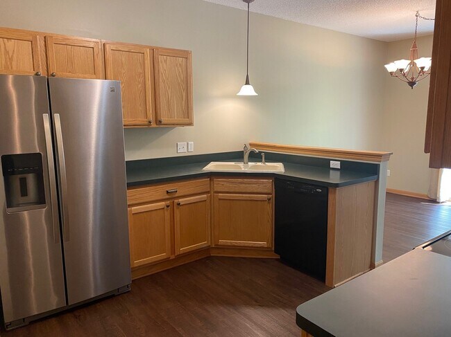 Foto del edificio - 7874 Garland Ln N