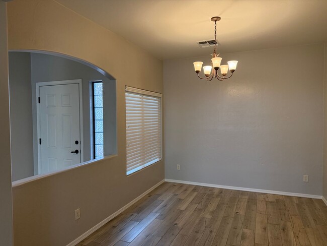 Building Photo - 10592 E Rose Hill St