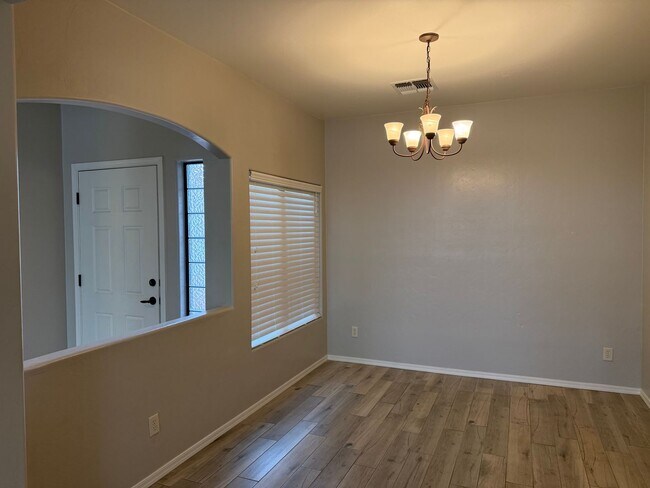 Foto del edificio - 10592 E Rose Hill St