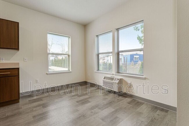 Building Photo - 2655 NE 205th Ave