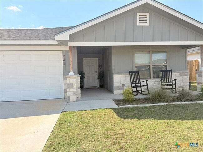 Foto del edificio - 741 Freedom Cir