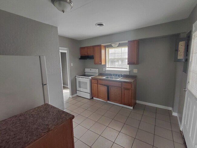 Photo - 1218 Maple Ave House