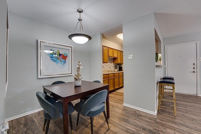 Building Photo - Southern Oaks