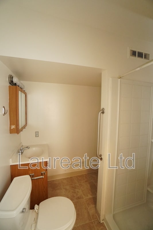 Building Photo - 1436.5 Kenton St