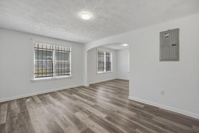 Foto del edificio - 1216 W 24th St