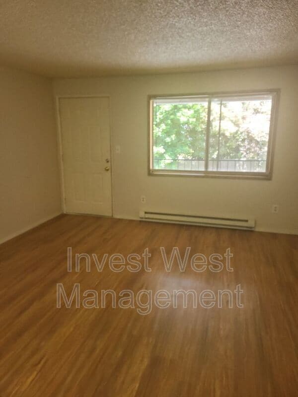 Building Photo - 8402 NE 8th Way