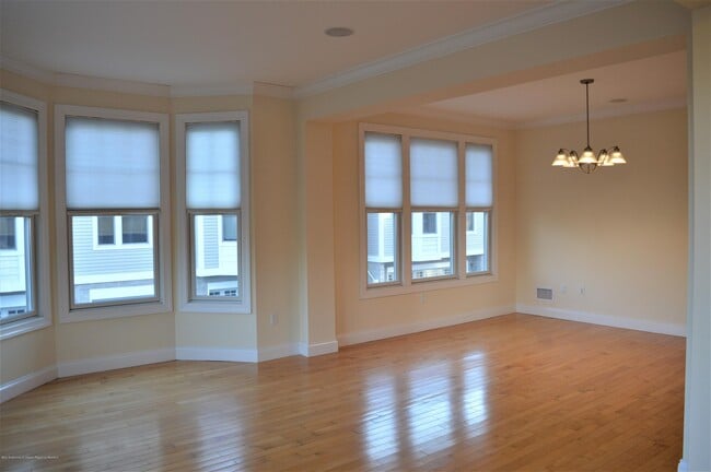 Building Photo - 606 Park Ave